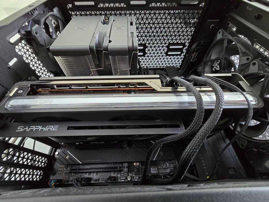 Placa Video(cu garantie) RX 7800 XT Sapphire Nitro + 16 gb VRam