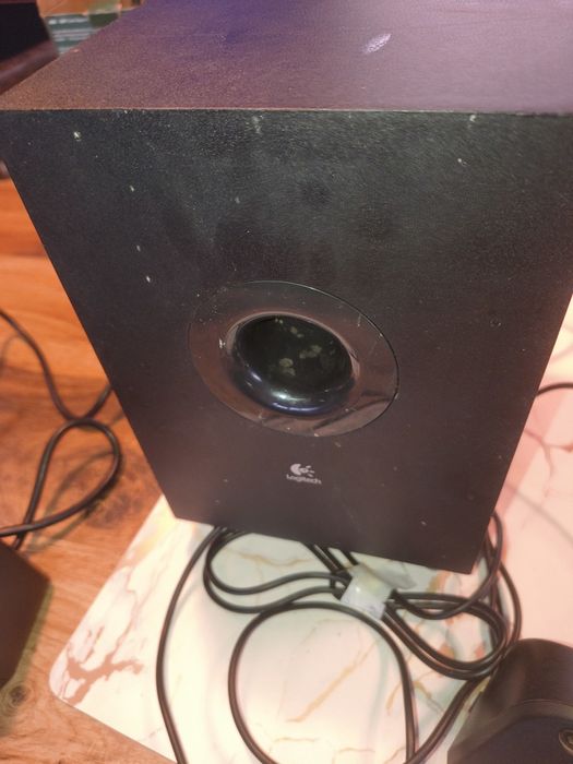 Logitech, putere totală 75W, cu subwoofer ce redă bass ul destul de cl