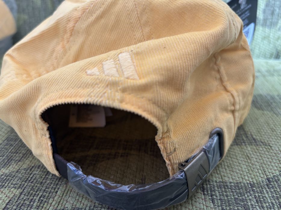 НОВИ шапки с козерка Adidas