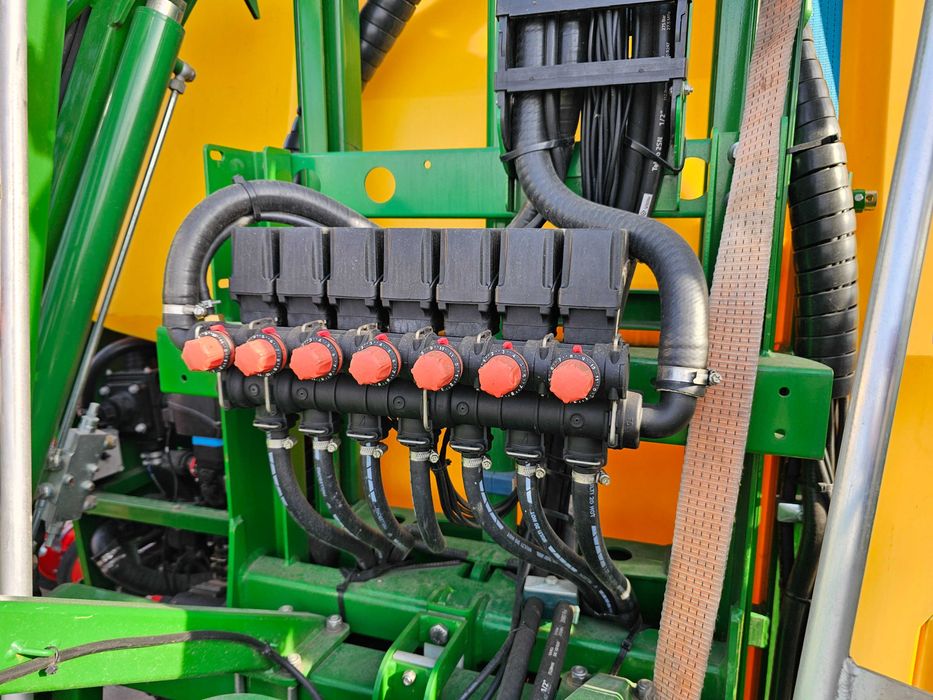 Aparat de erbicidat 2000 litri Gil Spania