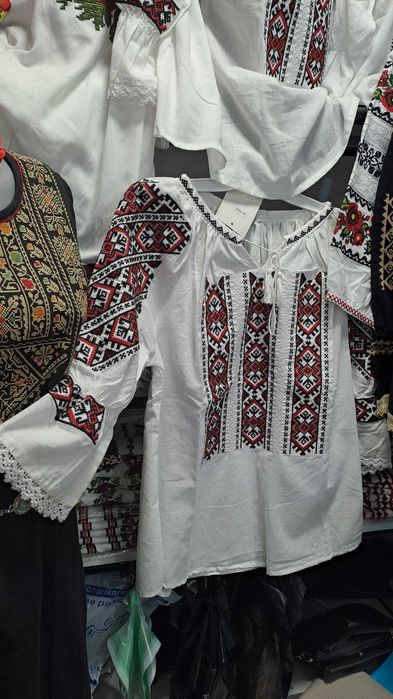 Нови Дамски ризи с народни мотиви.Различни модели и размери.