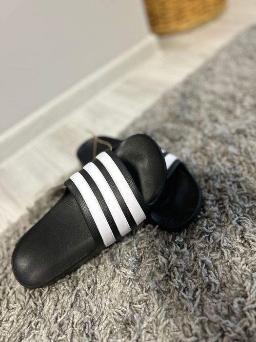 Чехли Адидас чисто нави. Размер 37