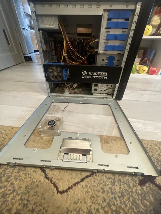 PC Retro Raidmax Dirk-Tooth