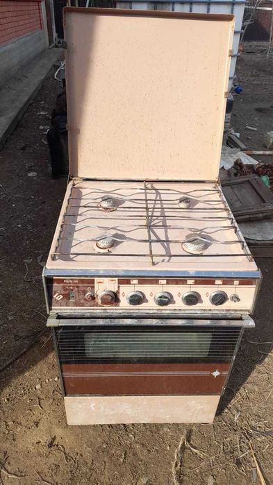 Продам газоаую плиту