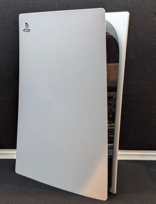 PlayStation 5 + 2 игри | Отлично състояние | SSD 1TB | Пълен комплект