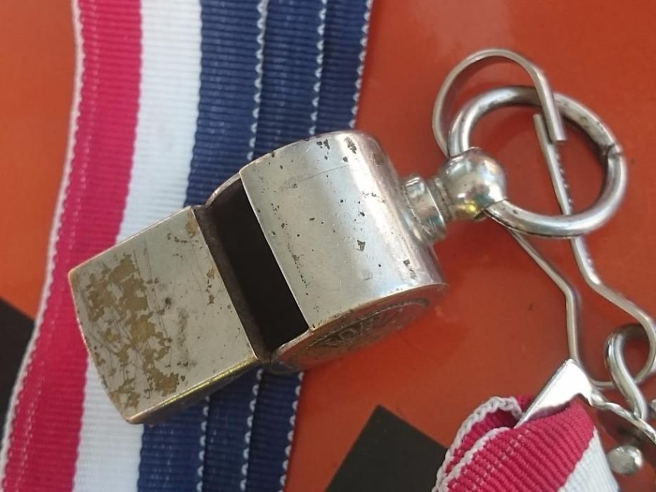 масивна бронзова съдийска свирка астория и балила италия мини с кюстек