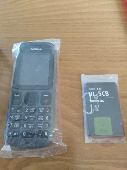 Nokia model 100 .