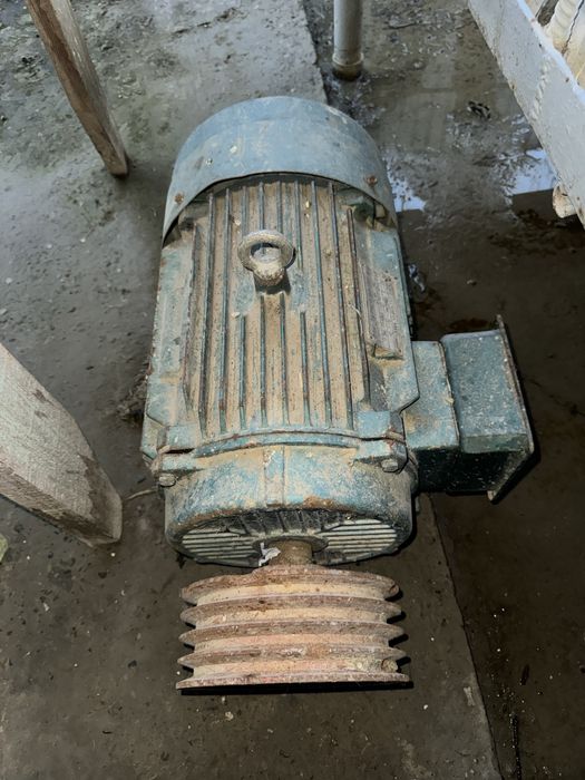 Продам электродвигатель 15 кВт 1500 оборот