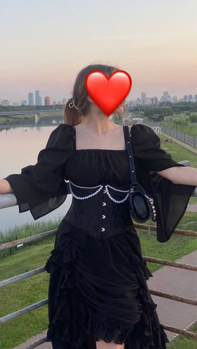Продается черное стильное платье