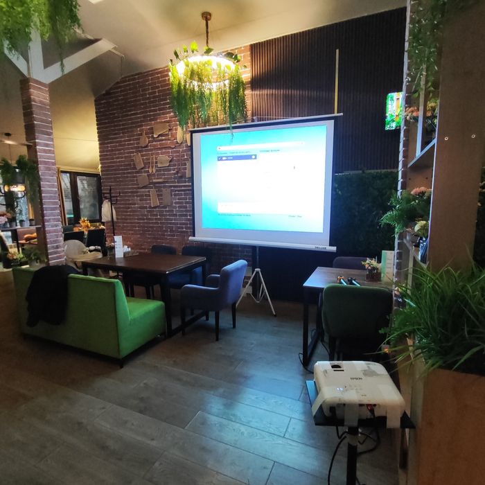 Аренда проектора с экраном