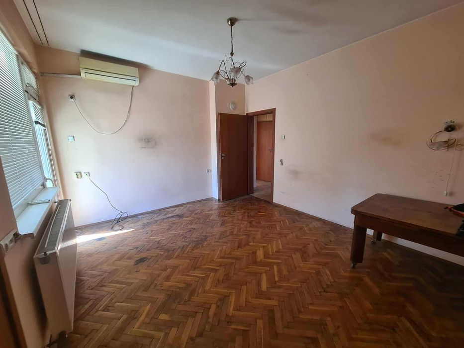 Многостаен Апартамент с Гараж – кв. Училищни, гр. Хасково