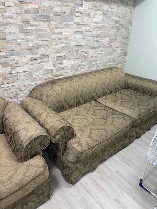 Продам диван практически новый