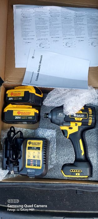 Cheie Impact  cu 2 accu + încarcator