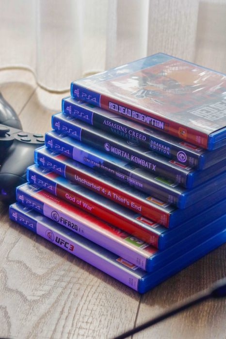 PlayStation 4 Slim 500GB – Stare Excelentă + 2 Controllere + Căști AQIRIS + 8 Jocuri