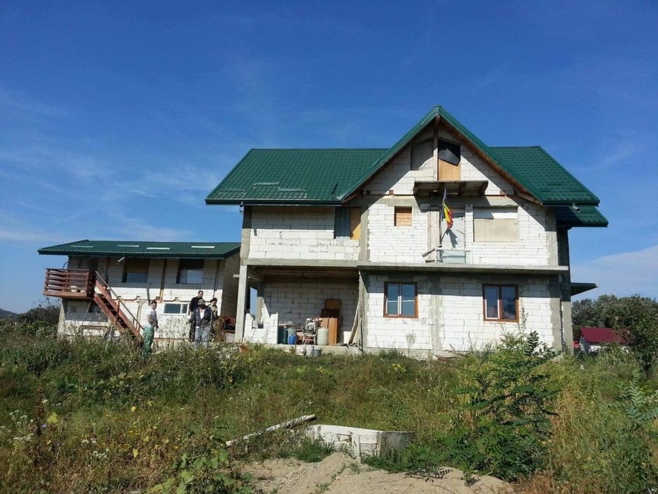 Casă la roșu + teren 1000 mp – Dobrovăț, Iași