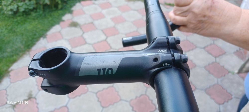 Vând ghidon aluminiu cu pipa