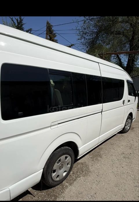 Продается Toyota Hiace 2011года