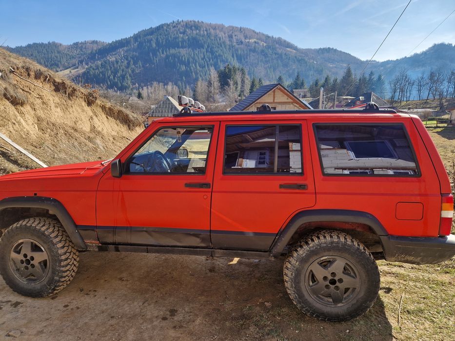 Vând jeep cherokee xj 2.5