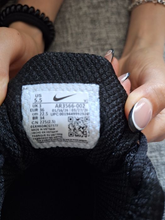 Продам кроссовки NIKE shox