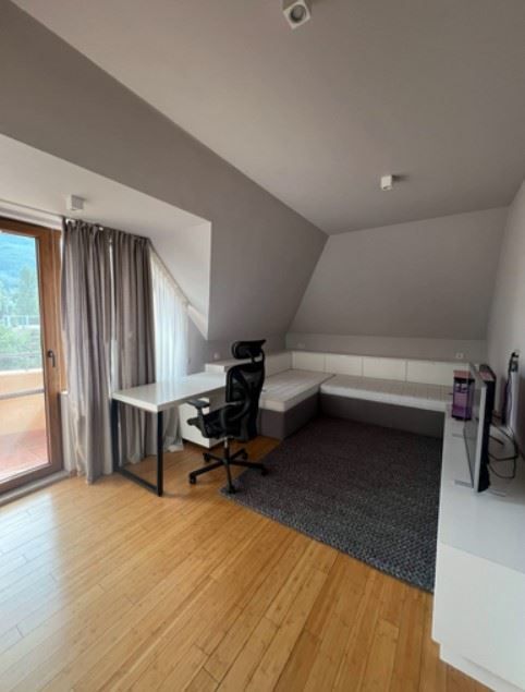 Дава се под наем Тристаен апартамент в София, Павлово - 212 кв.м за 1325.49 € - Снимка #5