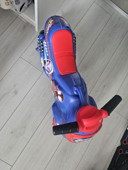 Спайдърмен Мотор за яздене Winner Spidey Injusa