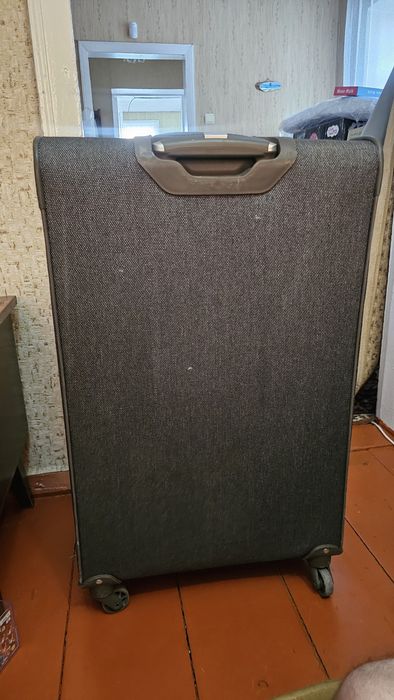 Продам чемодан размера L