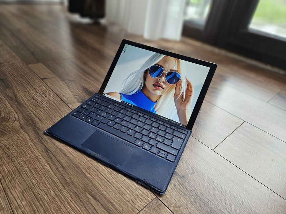 Tableta Microsoft Surface Pro 4 Intel i5 6th Display 12.3 inch k, usb 3. 0, tastatura piele alcantara