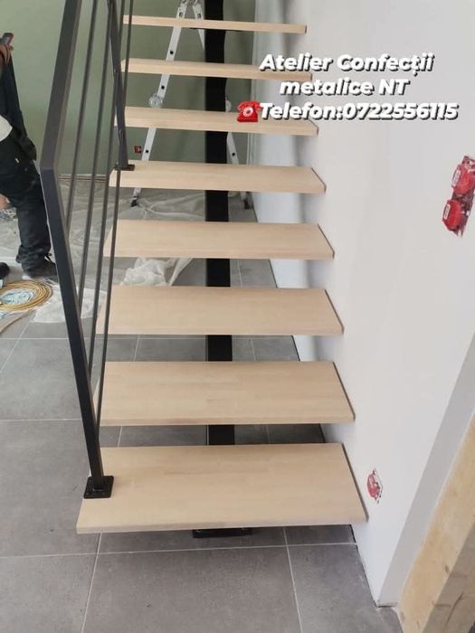 Scari pe un vang central