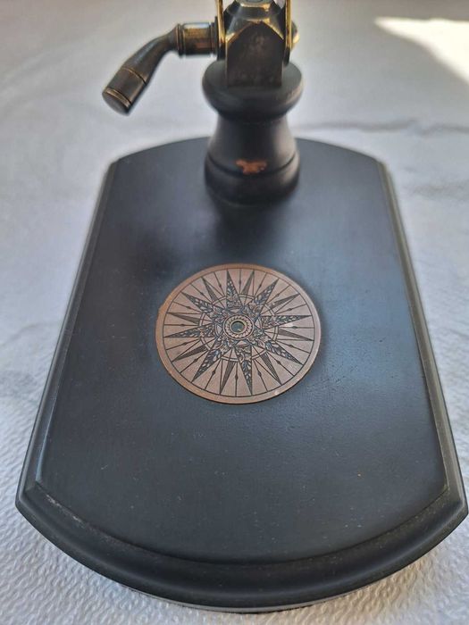 Настолна лупа с ретро дизайн