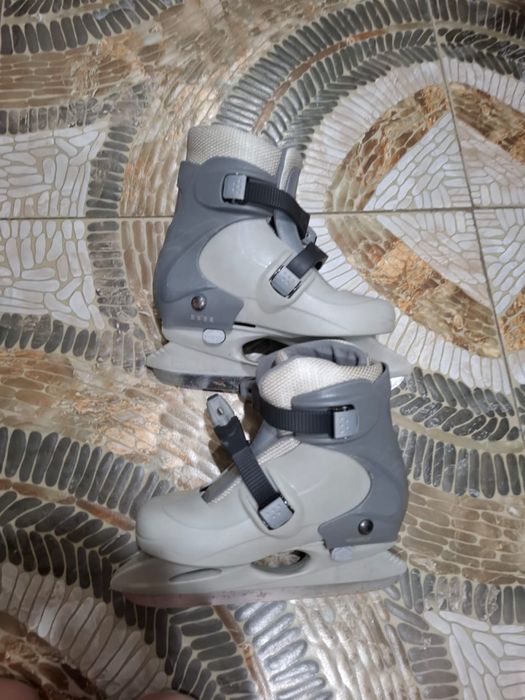 Продам коньки хоккейные 33-36