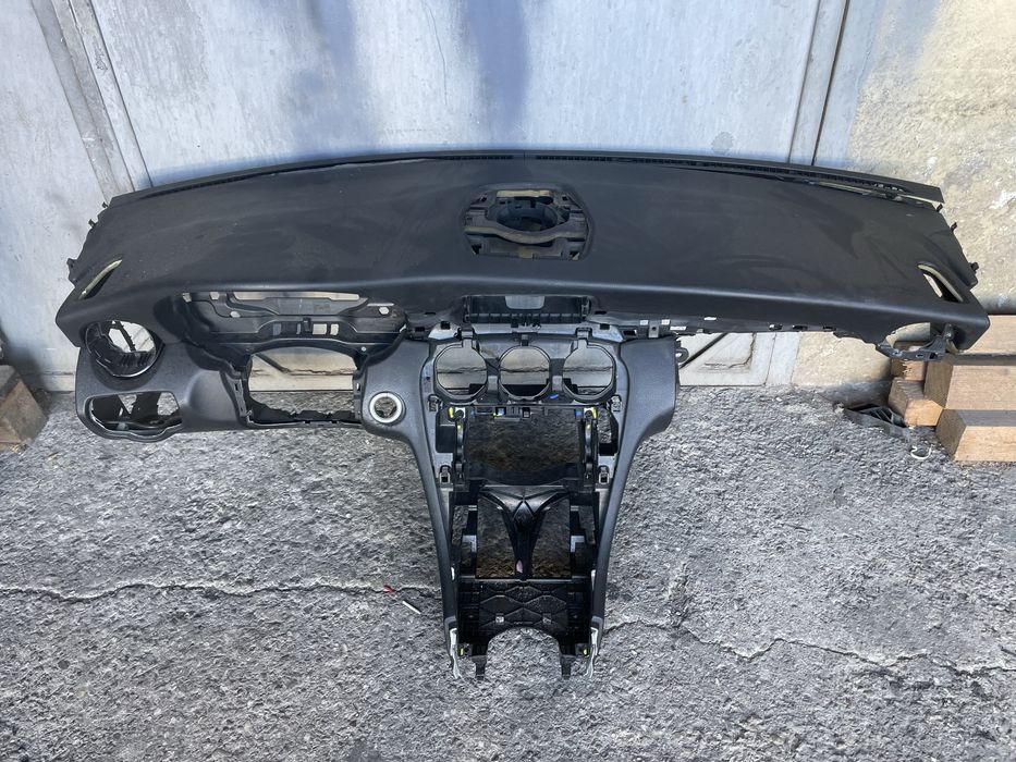 Мерцедес C w205 Арматурно табло