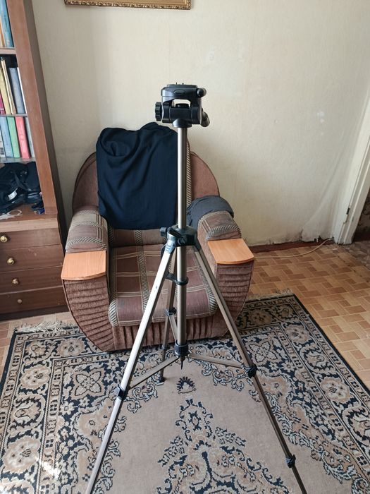 Продам триногу под камеру