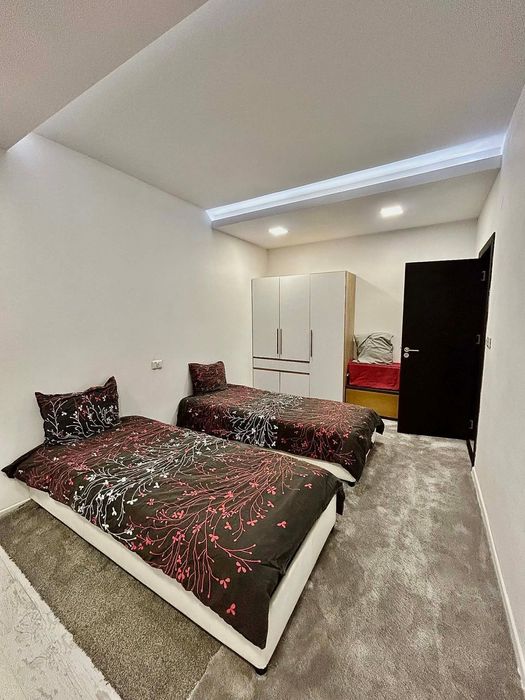 Тристаен апартамент, под наем, Център