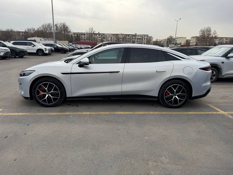 BYD HAN L dual mator 2.7 sikun 2025 yil