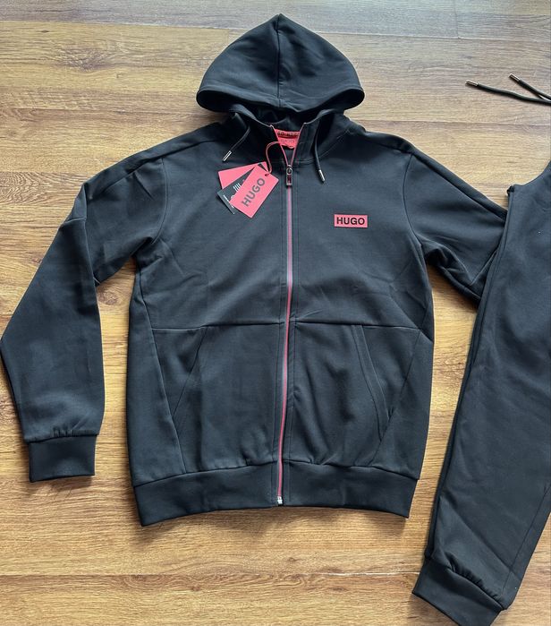 Мъжки,памучен,черен екип Hugo BOSS с червено,гумирано лого