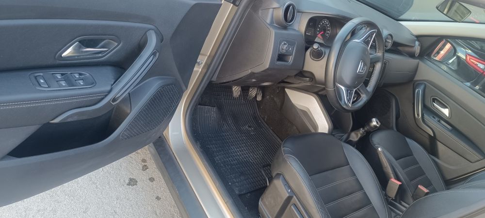 Dacia Duster 4x4,1,5 diesel, an 2020 . Garantie un an.