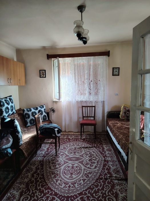 Se vinde casă locuibilă, cu toate utilitățile și 1300 mp teren
