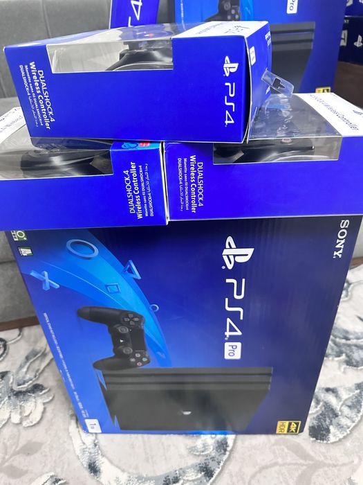 Продам Playstation4 slim Pro 1TB как новый гарантия от магазина