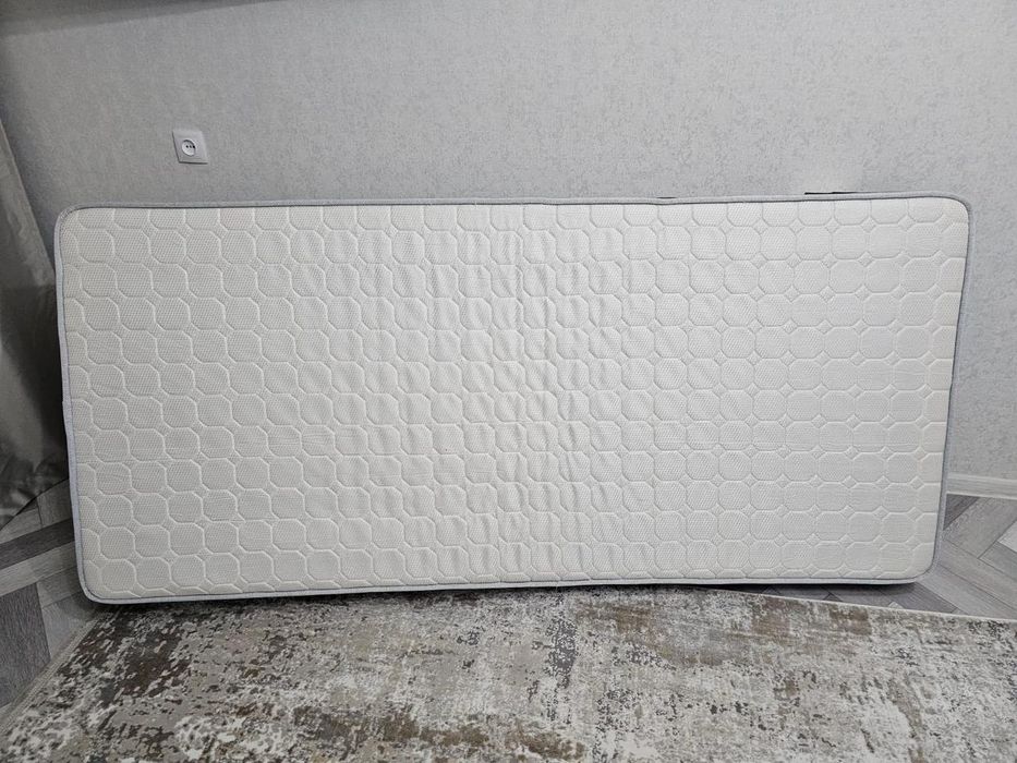 Диван раскладной. Матрас ортопедический.