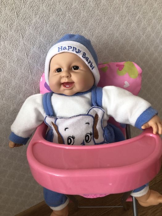 Кукла и стульчик для кормления
