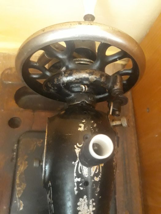 Продам швейную машинку