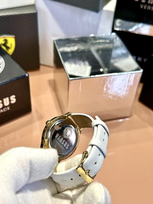 Часовник Versus by Versace VSP410218 намален