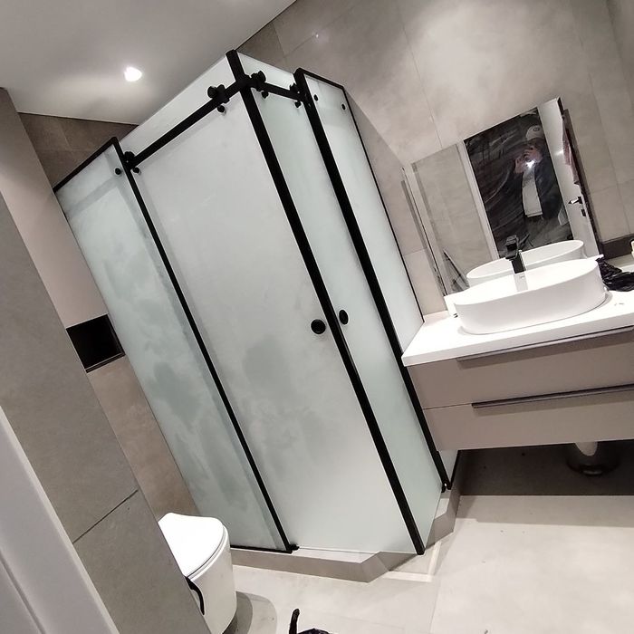 Dush kabina kalyonni oyna