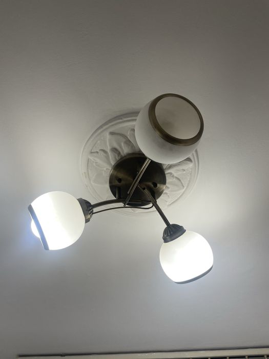 Люстра с тремя флаконами