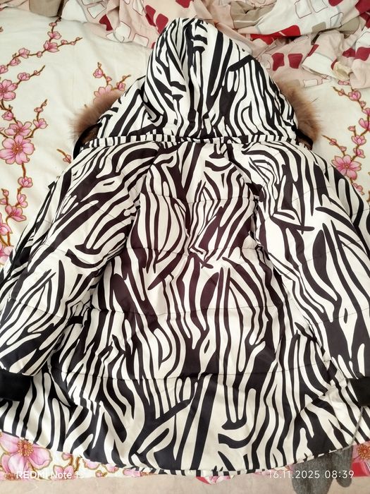 Продам куртку для девочки