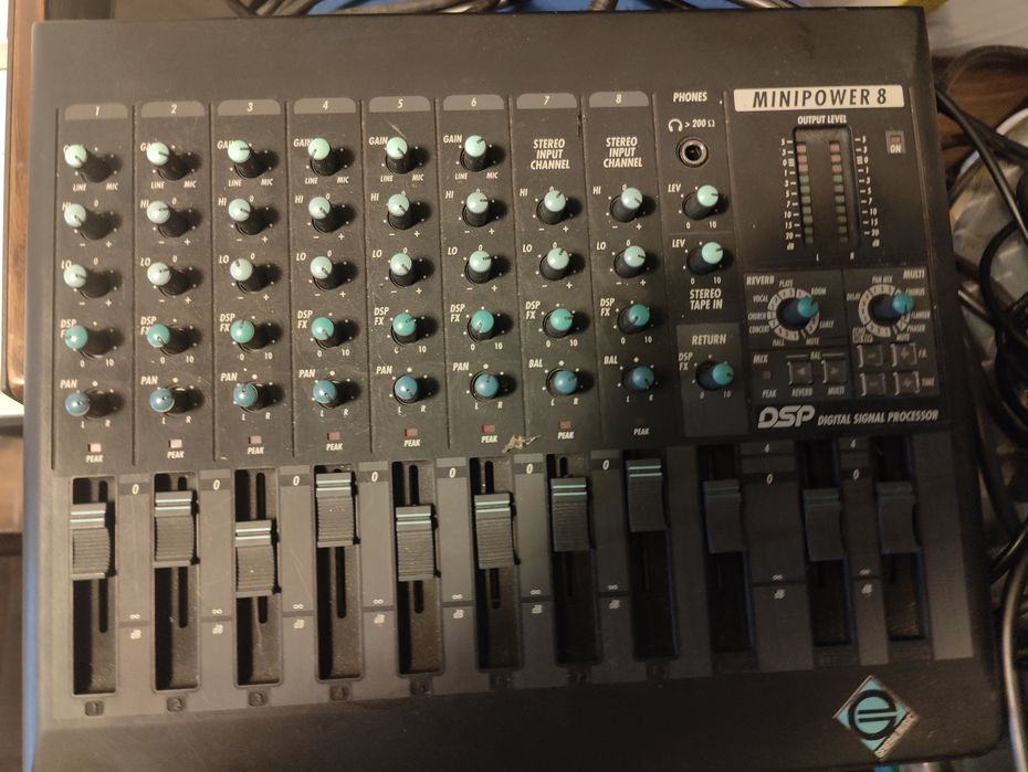 Mixer GEM amplificat 120 w 8 canale.Accept schimb cu boxe