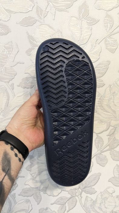 Продам тапочки сланцы фирмы Reebok оригинал
