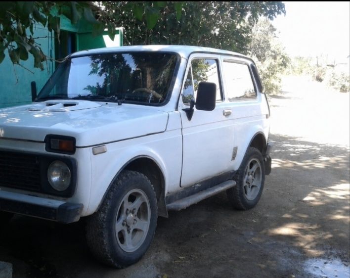 Продам Ниву 1999года , объем 1.7