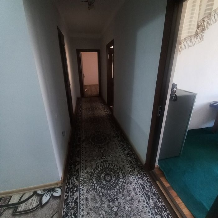 Андижон вил.  Ҳўжаобод  мошина бозори тепасида уй сотилади