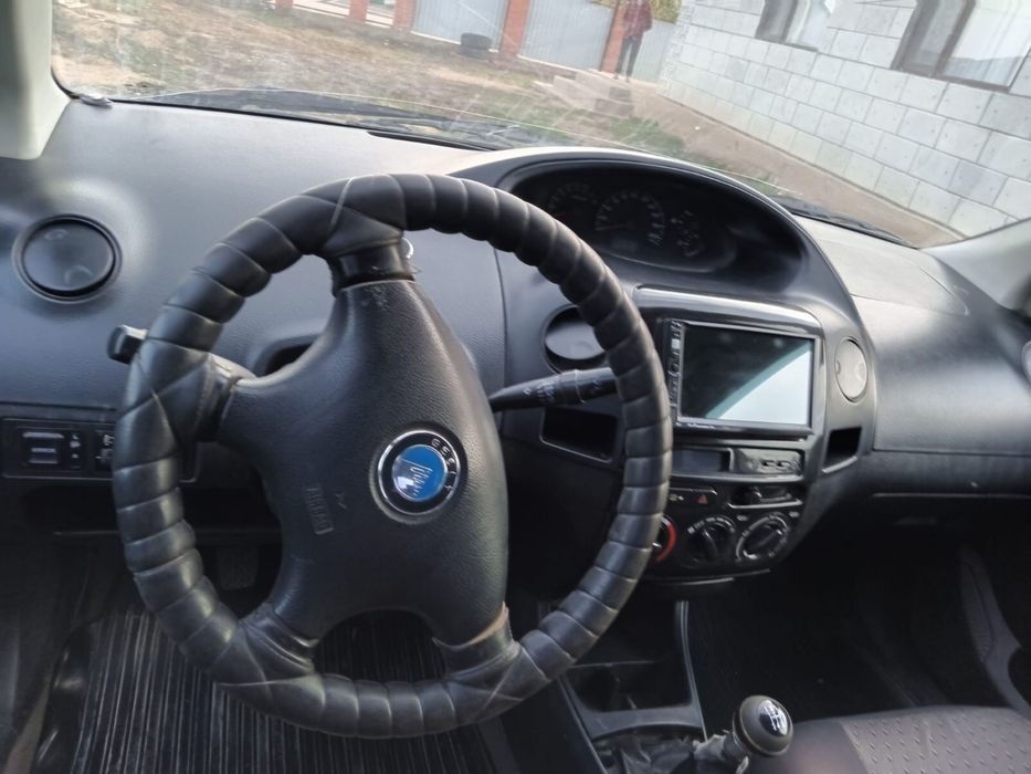 Машина Geely 2011 года